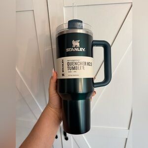 BNWT Stanley Quencher 40oz Evergreen Glow